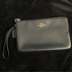 Small wristlet